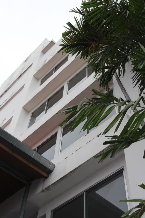 Oyo 75409 Premium The Family Hotel チエンマイ エクステリア 写真